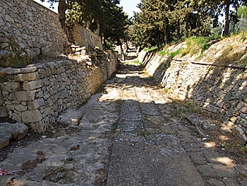 Knossos: The royal road