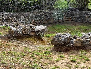 Entrance to tholos tomb B at Platanos